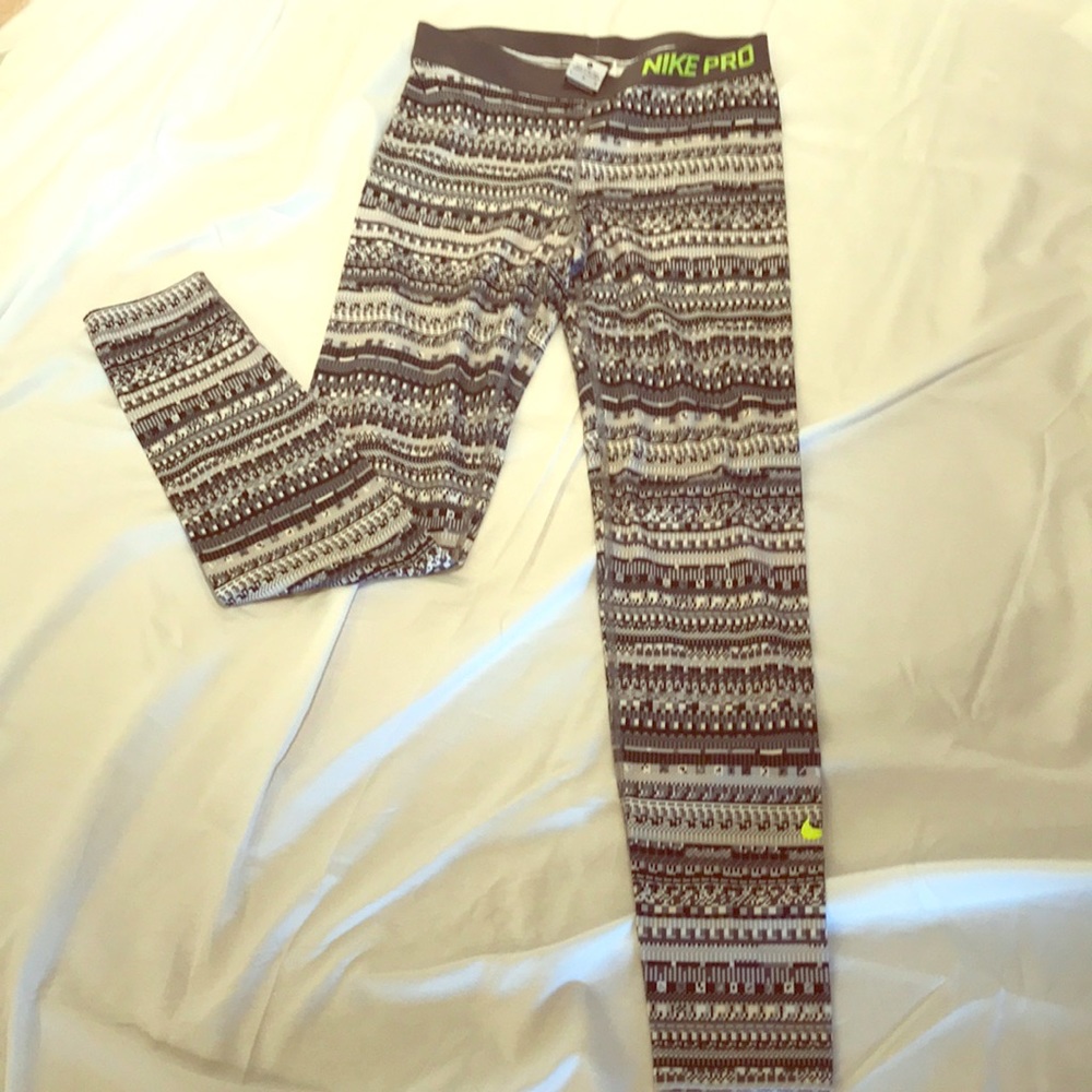 **NWOT** Nike black and grey size L leggings